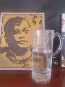 শেষবারের মত পানি খেয়ে রেখে যাওয়া গ্রাস