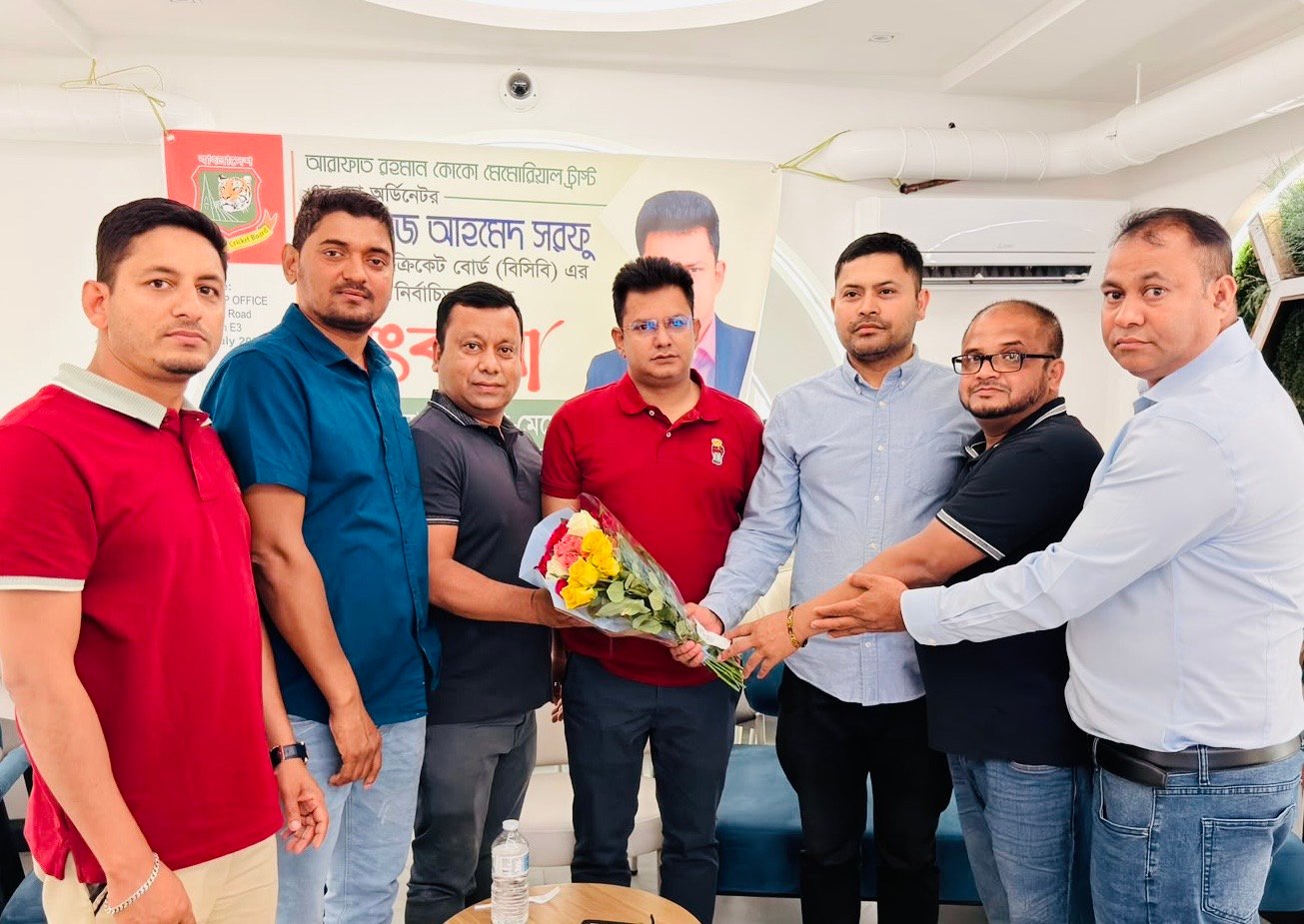 ফুল দিয়ে শুভেচ্ছা বিনিময় করছেন ট্রাস্ট এর সদস্যরা 